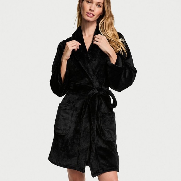 Women's Black Plush Robe size medium/large 🖤